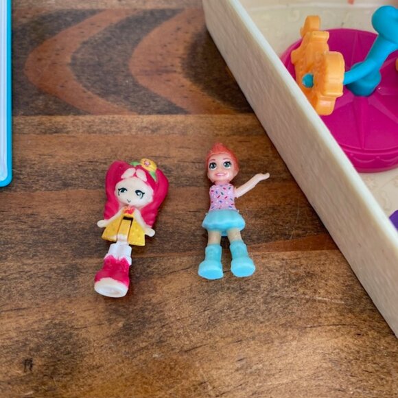 Polly Pocket World Mini Middle School Compact and Birthday Cake Bash Compact - Picture 5 of 6